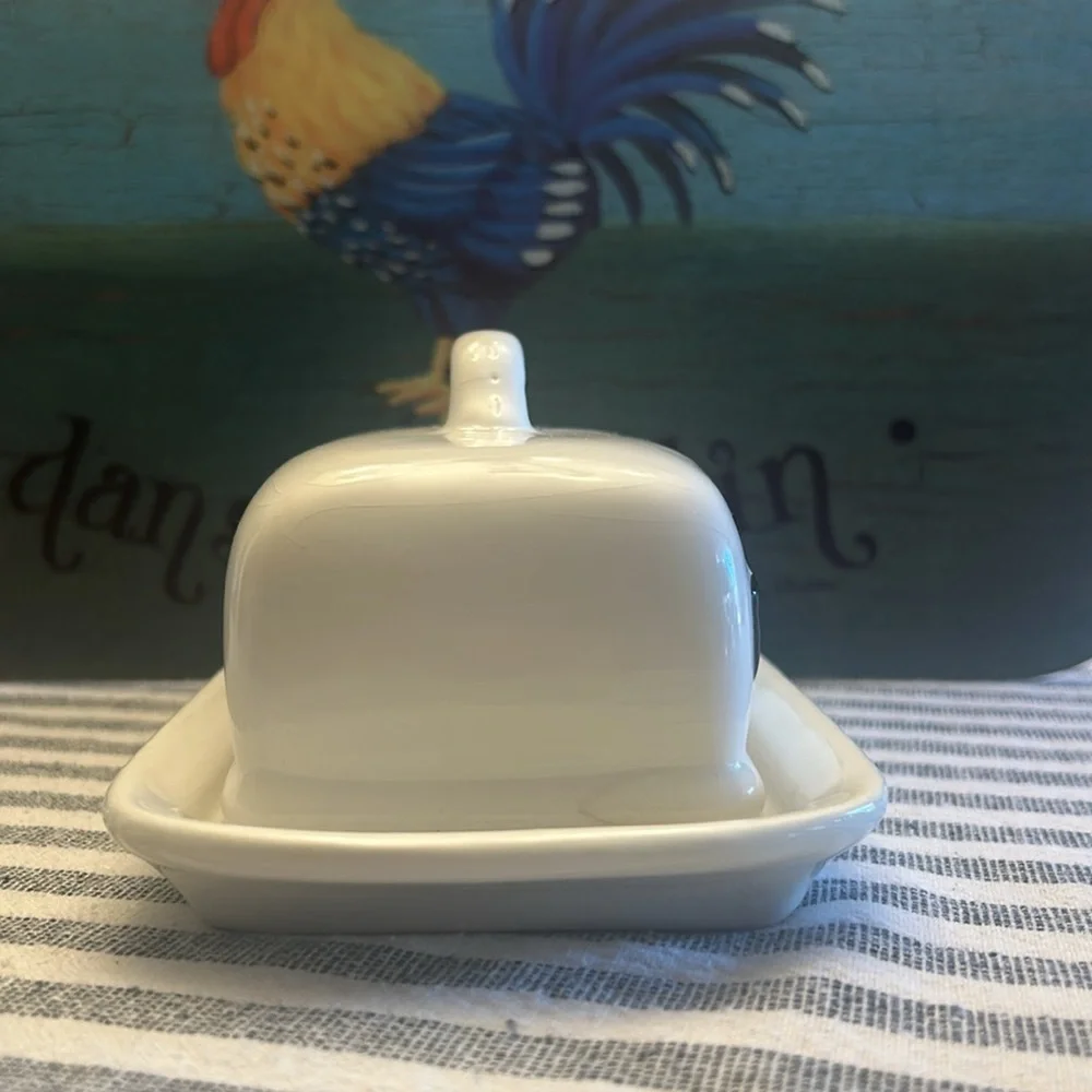 White Ceramic butter Dish (words FARM FRESH)